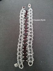 Bracciale con perline rosse e trasparenti e  filo in nylon