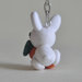Portachiavi Coniglio Kawaii con Carota - Coniglietto Bianco Con il Suo Spuntino, Realizzato in Pasta Polimerica Simil Fimo