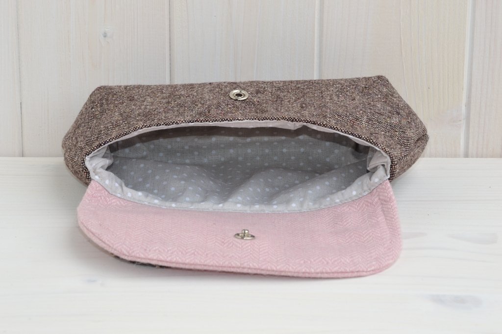 Pochette marrone cuoio con chiusura a fiocco main image 0