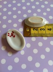 Piatto ovale di ceramica in miniatura