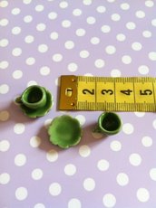 Miniatura tazzina e piattino in ceramica verde
