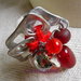 Anello a fiore con linghette delle lattine e pendenti in perline  fatto a mano rosso