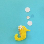 Miniatura cavalluccio marino in feltro: per personalizzare delle bomboniere dal sapore di mare!