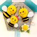 fuoriporta  di benvenuto  con una simpatica famiglia di api  in feltro