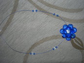 collana con fiore blu