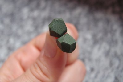 ORECCHINI A LOBO IN FIMO GEO FATTI A MANO COLORE VERDE MILITARE ORECCHINI A LOBO IN FIMO GEO FATTI A MANO COLORE VERDE MILITARE