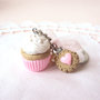 Portachiavi cupcake rosa confetto, biscotto in fimo e fiocco in organza