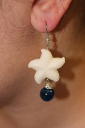 Orecchini con stelle marine Bianche e pietre blu