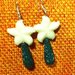 Orecchini con stelle marine bianche e pietre verdi