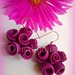 Orecchini  pendenti  Violet Bouquet di rose in pasta di fimo viola con monachella