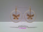 Orecchini a cerchio con Swarovki Crystal Pearls e farfalle filigranate