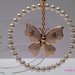 Orecchini a cerchio con Swarovki Crystal Pearls e farfalle filigranate