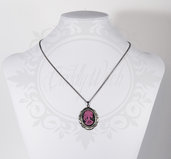 collana lady of the dead 25x18 cammeo nero e rosa violetto, base base e catena in metallo- goth lolita pin up rockabilly alternative