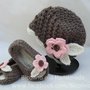 Set all'uncinetto per bambina Modello Cucù berretta e sandali 