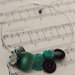 C13.14 - Collana verde con bottoni vintage e fiore - Linea Miro