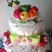 Torta di pannolini con bouquet di bavaglini e rose di calzini "Chicco Verde Deluxe"