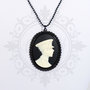 collana cammeo 40x30 nero e bianco silhouette, base in metallo nero - pin up kawaii rockabilly retro goth lolita