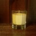 candela alla citronella in bicchiere di vetro