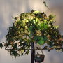 Lampada edera verde in stoffa, con bacche, libellula e uccellino