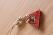 ciondolo "triangolo" in ceramica raku rossa