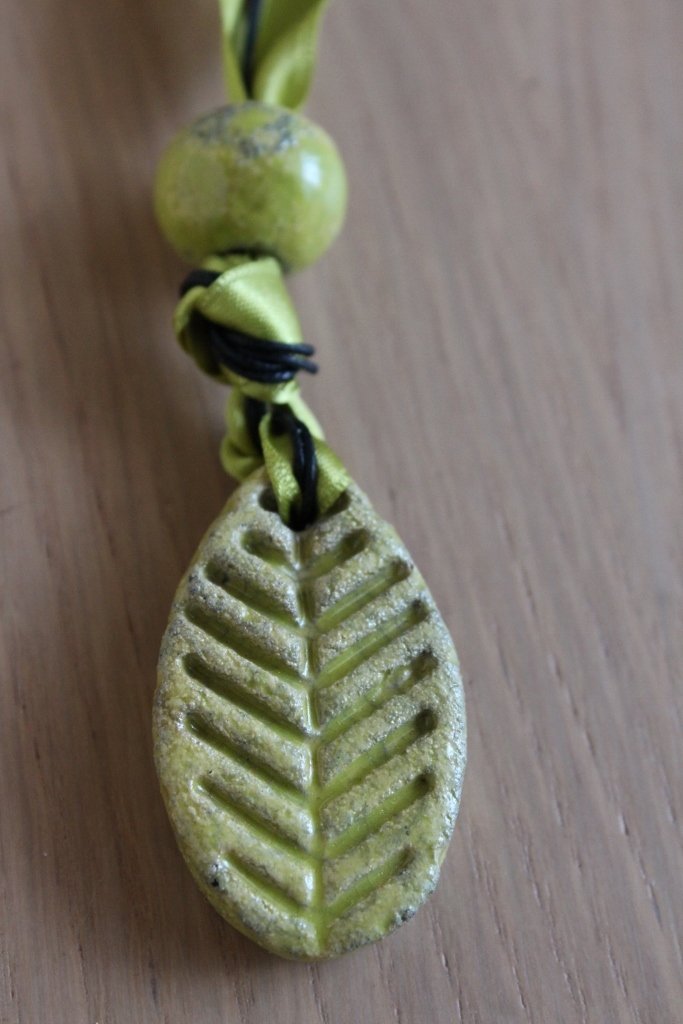 Collana Con Ciondolo Foglia In Giada Verde Naturale - Gioiello Argentato Porta Fortuna Energia
