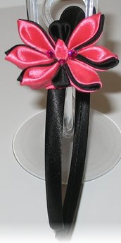 Cerchietto stile kanzashi, fiore con doppi petali rosa e nero