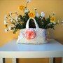 Centro tavola: "Borsa vaso di fiori con rosa” cucita a mano con pizzi e stoffa: idea regalo originale!!!