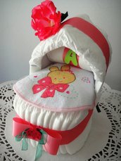 Culla di pannolini con maxi rosa - Idea regalo nascita