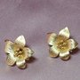 Monachelle placcate oro satinato a forma di fiore (1 coppia)