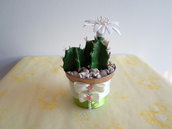 cactus con fiore bianco fatto a mano con pasta di mais e colorato come originale e lucidato per durare nel tempo , ideale come soprammobile o come idea regalo, gift idea, ad un prezzo speciale