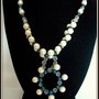 Collana lunga "Pearls" con perle blu, trasparenti e color avorio