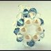 Anello "Round" con bicono Swarovski blu e trasparente, e perle di vetro