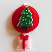Decorazione natalizia 'albero di Natale con regalino rosa': l'addobbo in feltro per il vostro albero!