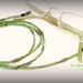 Collanina per occhiali verde con perline e cristalli