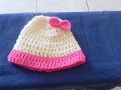 Cappellino neonato-bimba  fatto a mano con fiocco