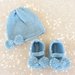 Set regalo neonato in lana azzurro, vestito cappellino e scarpette