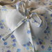Borsa   portatorta  fantasia fiorellini azzurro celeste con  interno e cuore bianco.