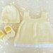 Set regalo neonato in lana color crema, vestito cappellino e scarpette