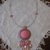 Collana in rosa con la tecnica bead embroidery