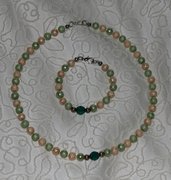Green - Collana e bracciale in coordinato con perle oro/verde e cristalli