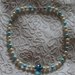 Collana con perle color panna e azzurro e mezzi cristalli