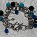 Bracciale catena con perle in pietra dura turchese e onice nero, bicono Swarovski e mezzi cristalli