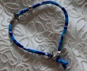 Bracciale in lycra blu/azzurro con perle in metallo