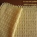 Copertina di lana gialla realizzata all'uncinetto in pura lana vergine