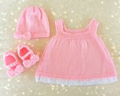 Set regalo neonato in lana rosa pastello, vestito cappellino e scarpette