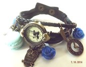 Bracciale con orologio,charm color bronzo,macaron in fimo azzurro,roselline in resina blu con brillantini idea regalo!!