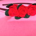 Cerchietto con rose rosse di feltro fatto a mano