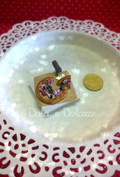 magnete tagliere con cibo in miniatura realizzato completamente a mano