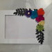 Cornice con fiori colorati di feltro fatti a mano