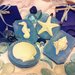 Targhette in legno blu Shabby-Chic tema mare: conchiglie in gesso. Per decorazione, bomboniere o regali.